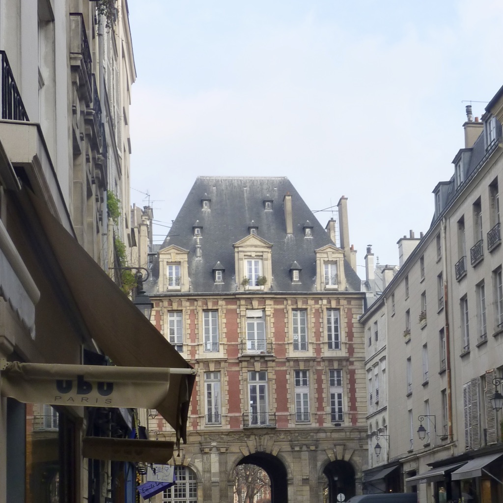 6 Place des vosges Paris