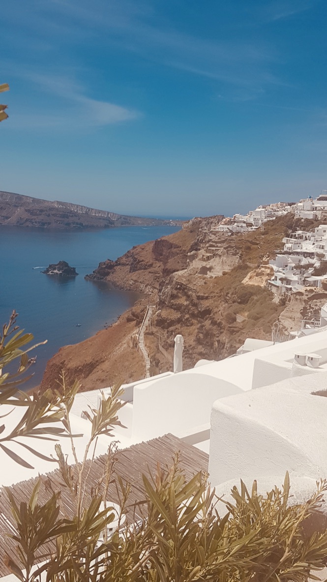 16 Vue montagne village Santorin 2019-05-12