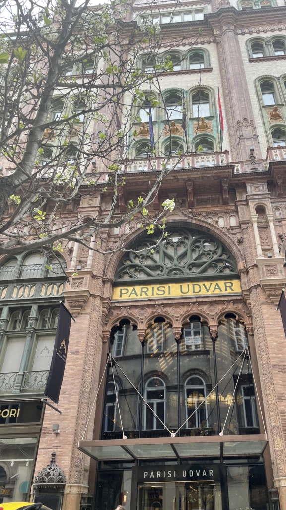 Facades du Parisi Udvar