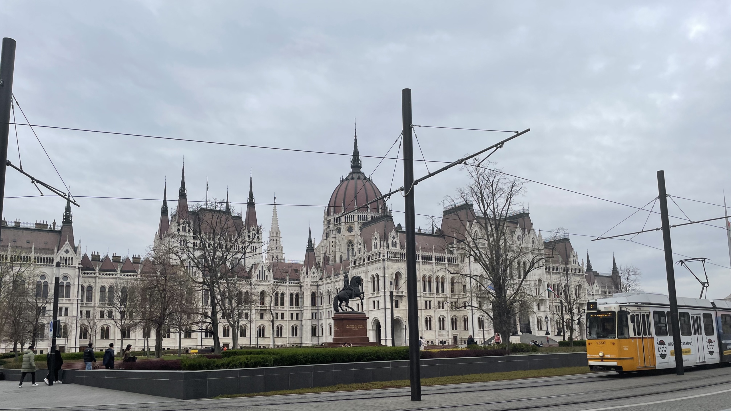Parlement hongrois cote tram