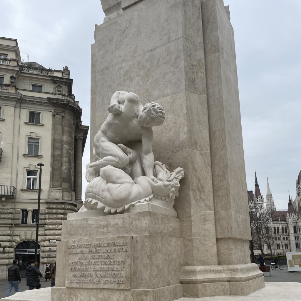 Statues parlement2