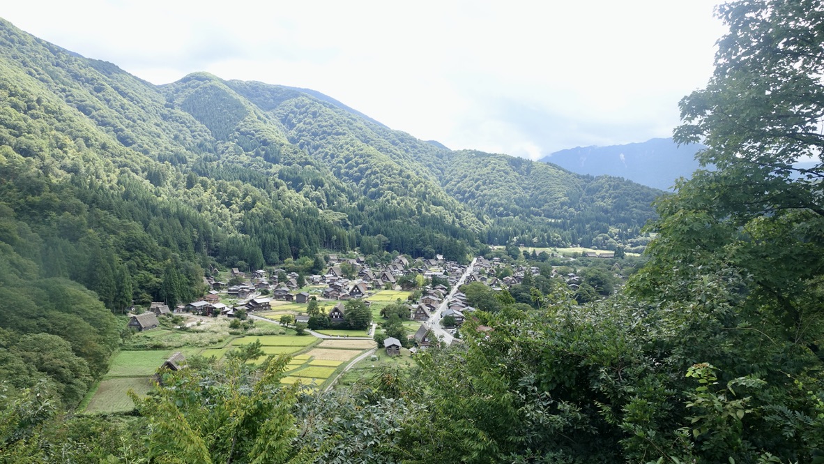 Vue hauteur de Shirakawa-go